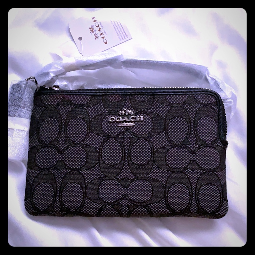 COACH Wristlet - BRAND NEW
